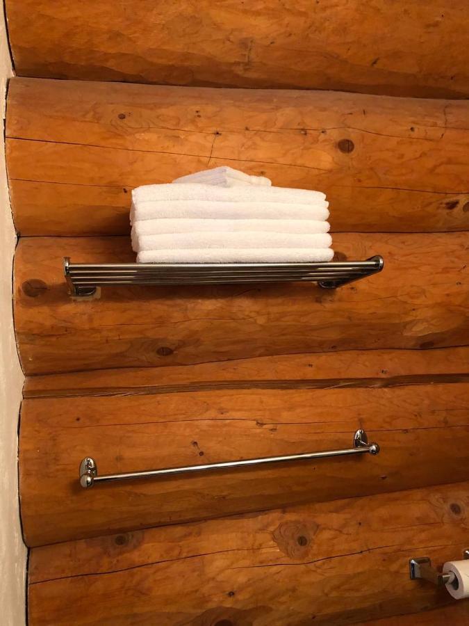 Cariboo Log Guest House Lac La Hache Ngoại thất bức ảnh