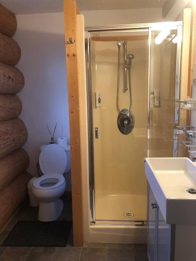 Cariboo Log Guest House Lac La Hache Ngoại thất bức ảnh