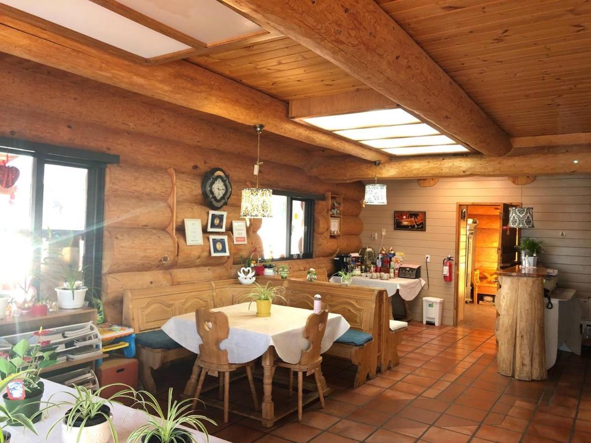 Cariboo Log Guest House Lac La Hache Ngoại thất bức ảnh