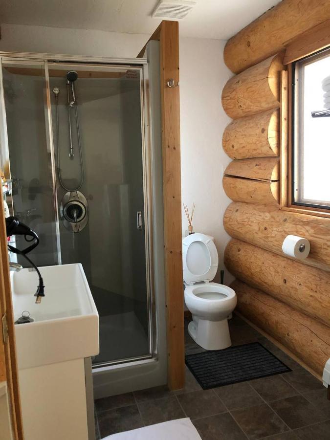 Cariboo Log Guest House Lac La Hache Ngoại thất bức ảnh