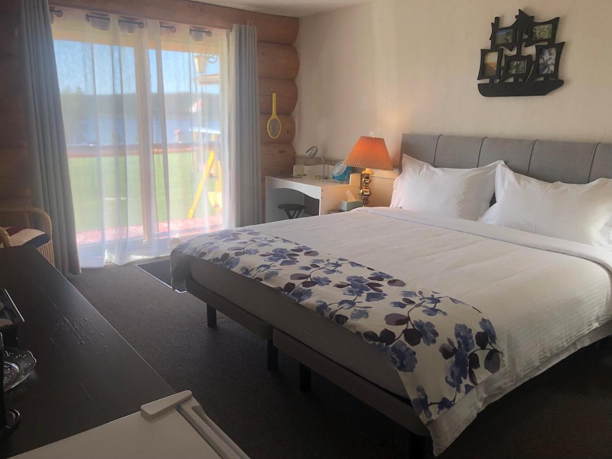 Cariboo Log Guest House Lac La Hache Ngoại thất bức ảnh