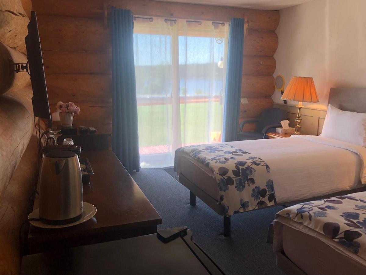 Cariboo Log Guest House Lac La Hache Ngoại thất bức ảnh