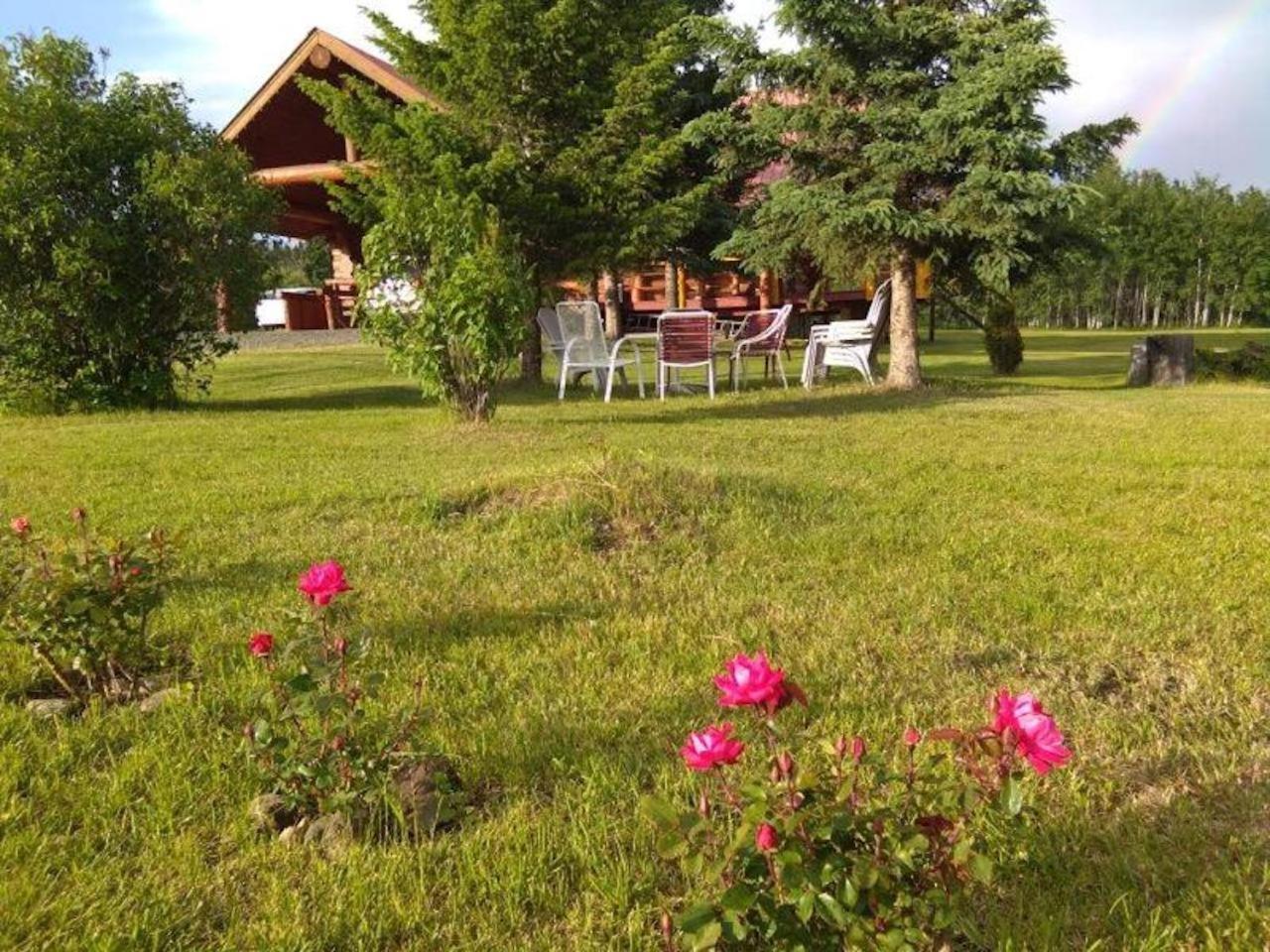 Cariboo Log Guest House Lac La Hache Ngoại thất bức ảnh